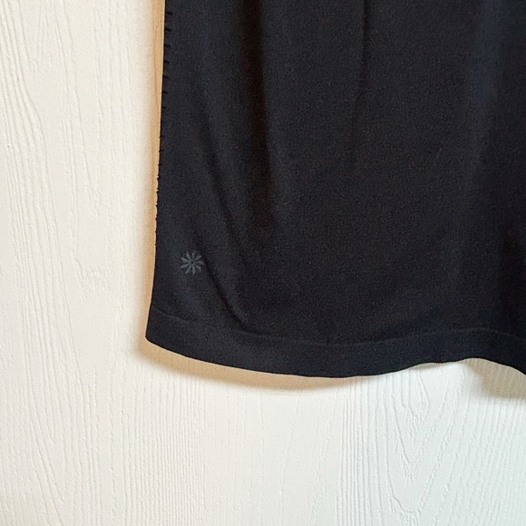 Athleta Foothill Black Size Medium Perforated Short Sleeve T-Shirt Workout Top M - Picture 4 of 9